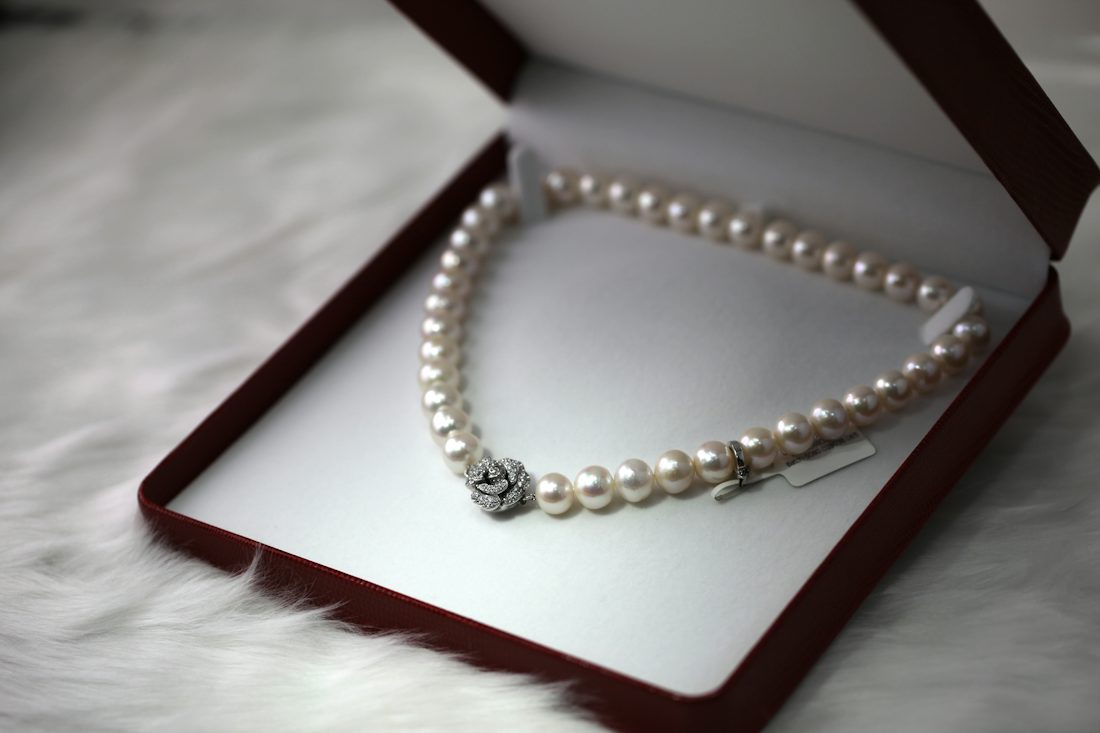 Fine diamond ring detail